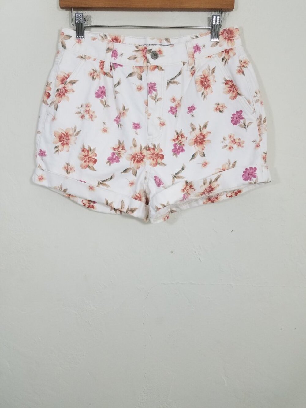 American Eagle Mom Short Floral Denim Size 6